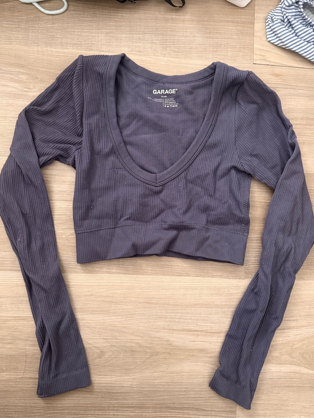Garage XS dull purple cropped long sleeve